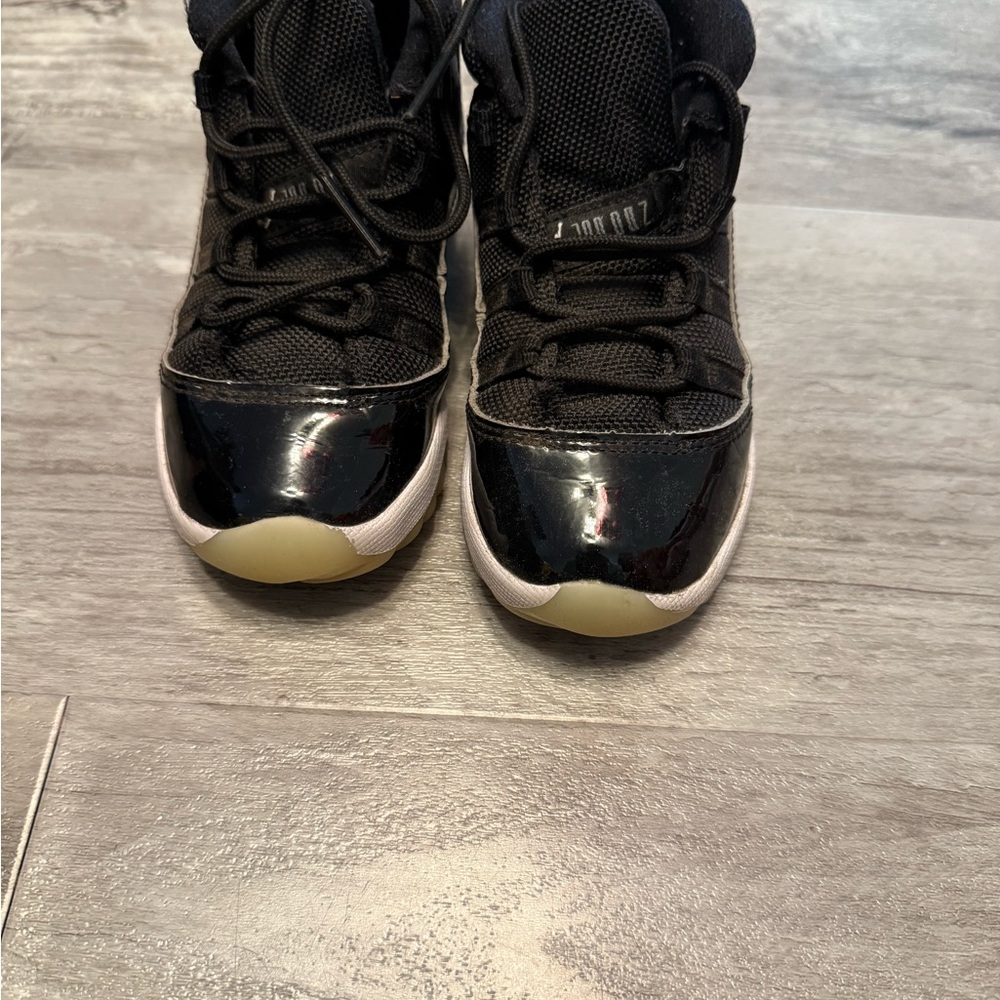 Jordan Kids Black and White Sneakers - Picture 2 of 6